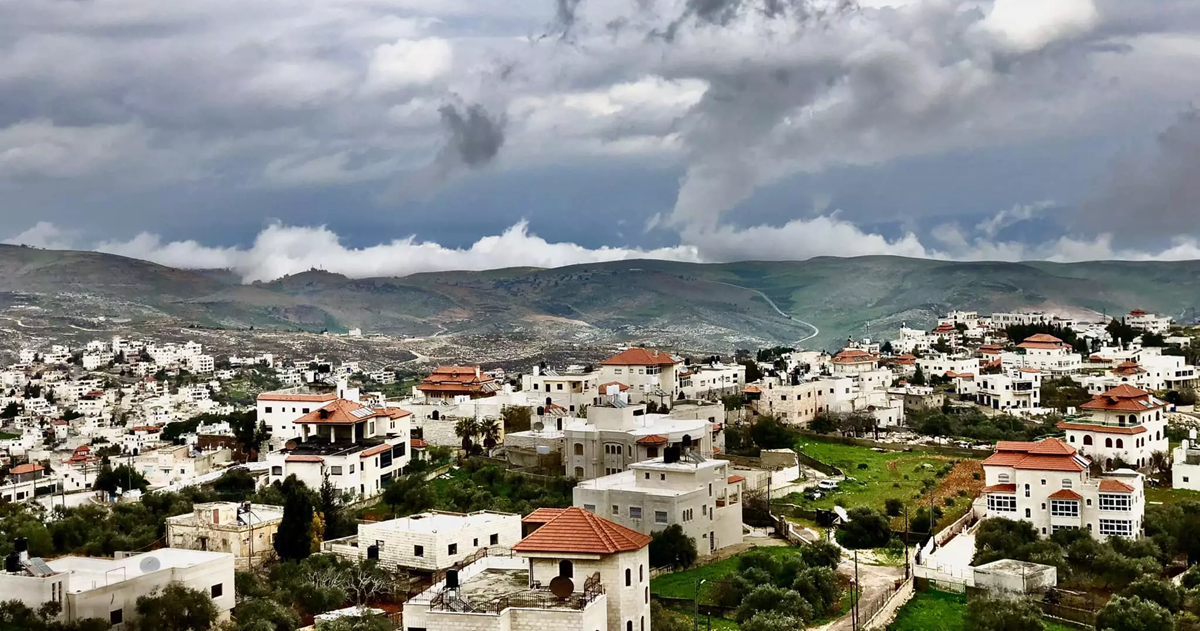 رغم خسائر بـ700 ألف دولار .. إعادة تشغيل كسارة استهدفها المستوطنون شمال شرق رام الله